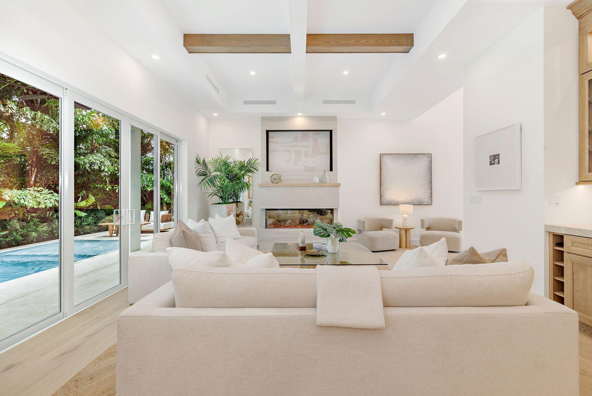 369 Avila Road West Palm Beach, FL 33405 - Photo 4 of 58 Living Room