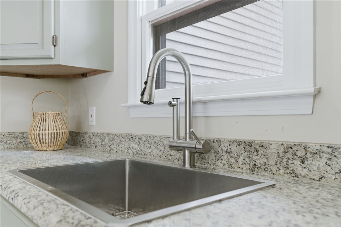 20 Killey Avenue Warwick, RI 02889 - Photo 6 of 36