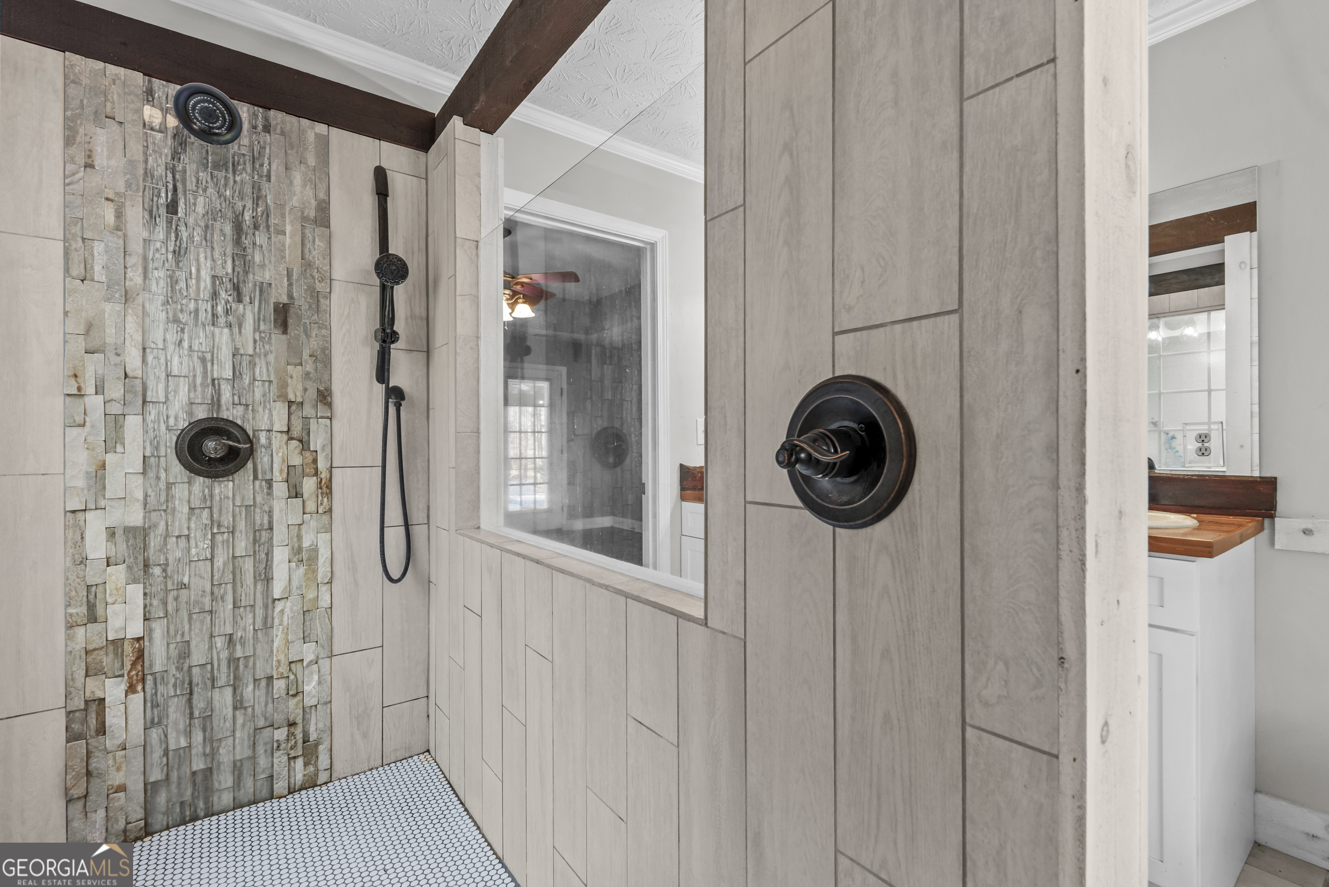 384 Scuffleboro Road Southeast Eatonton, GA 31024 - Photo 21 of 48 a view of walk in closet