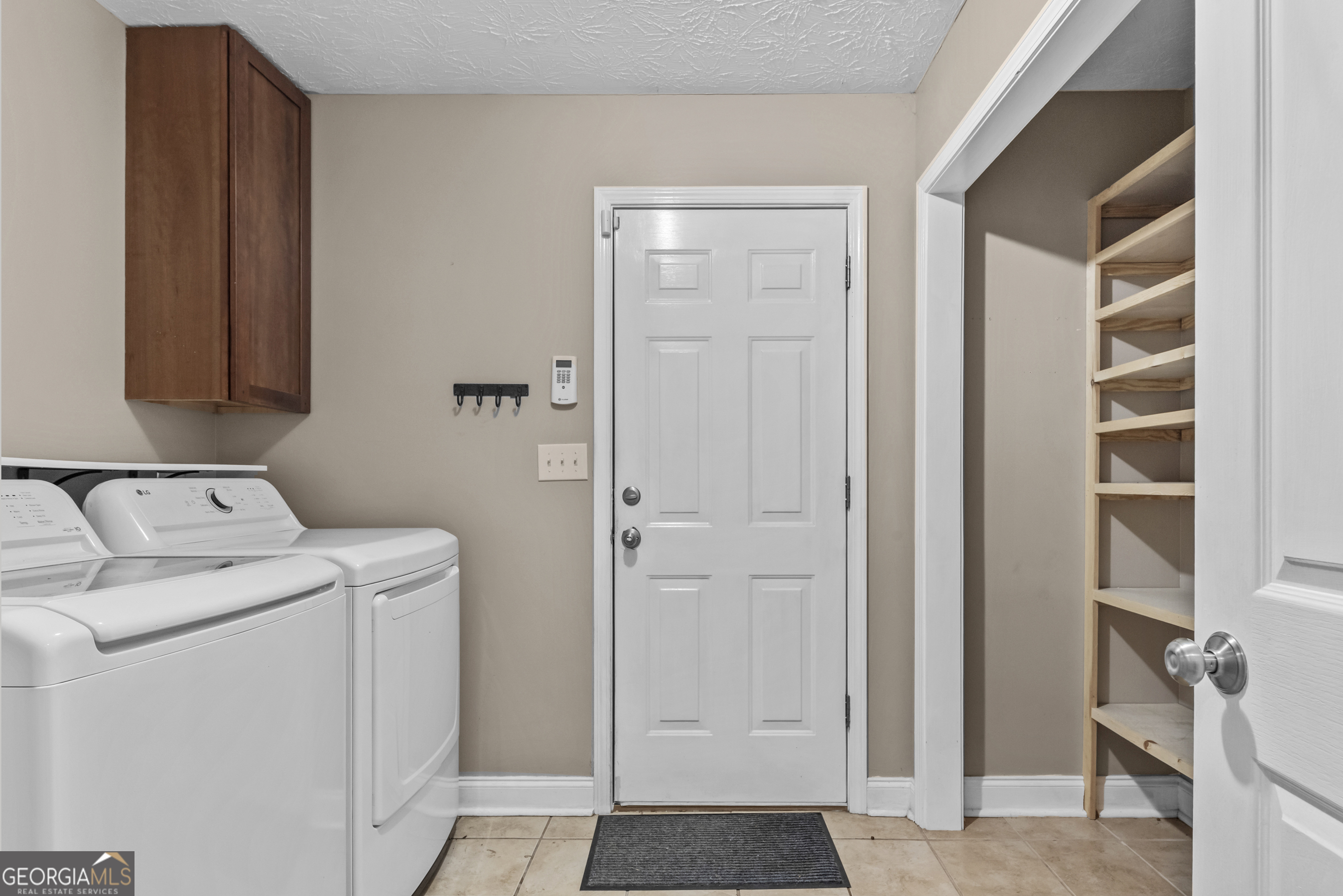 384 Scuffleboro Road Southeast Eatonton, GA 31024 - Photo 31 of 48 a view of bathroom with washer and dryer
