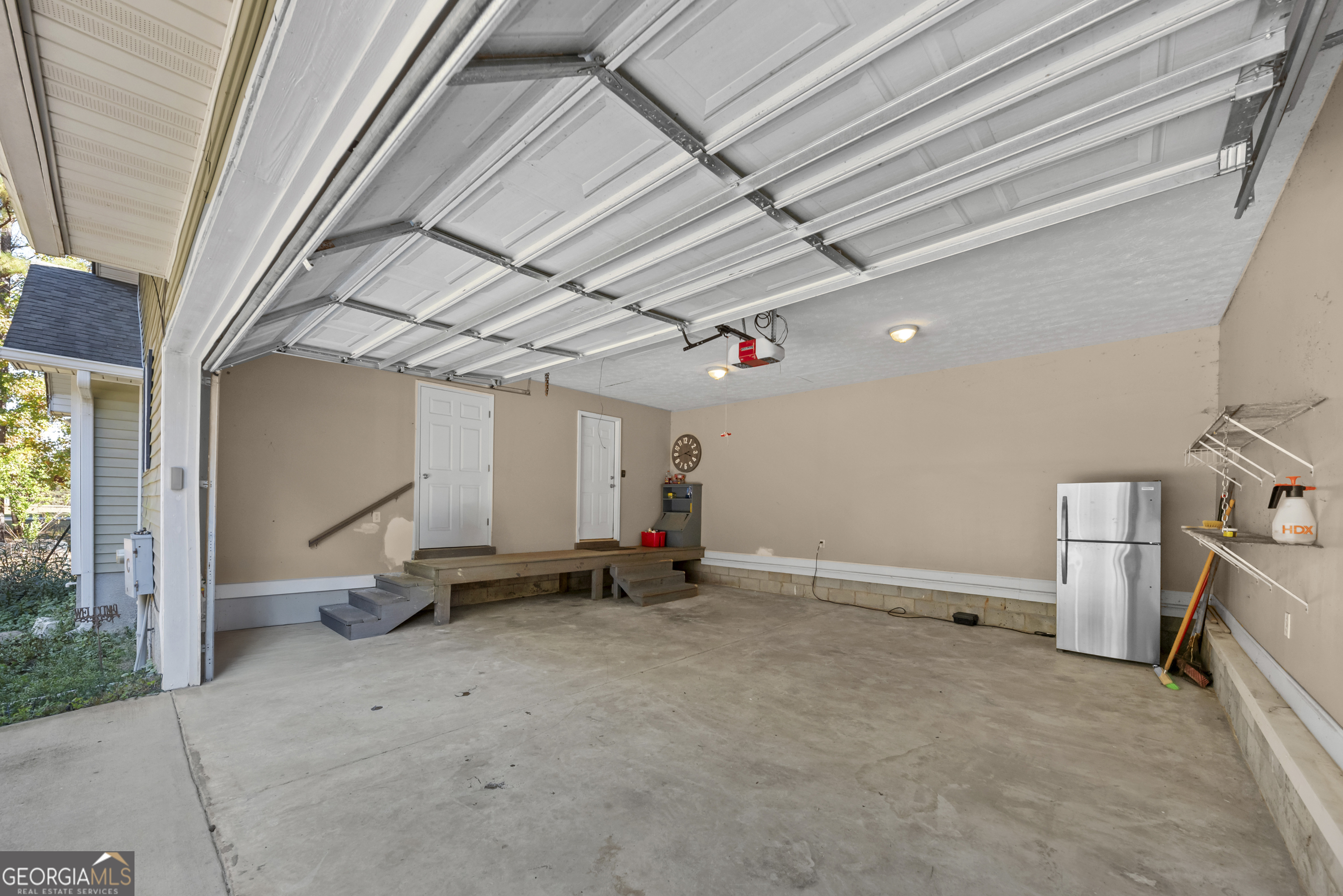 384 Scuffleboro Road Southeast Eatonton, GA 31024 - Photo 42 of 48 a view of an empty room