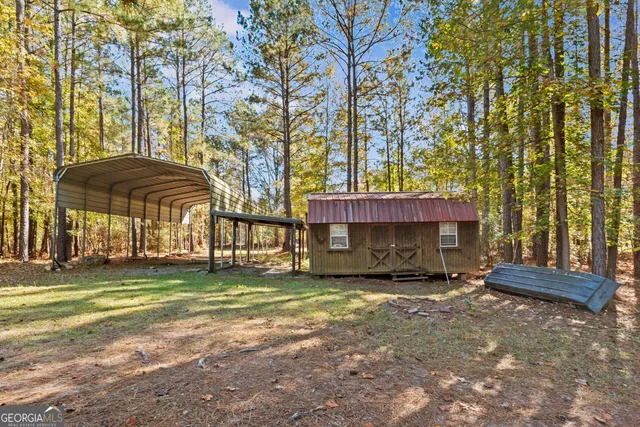 a view of a house with backyard and sitting area