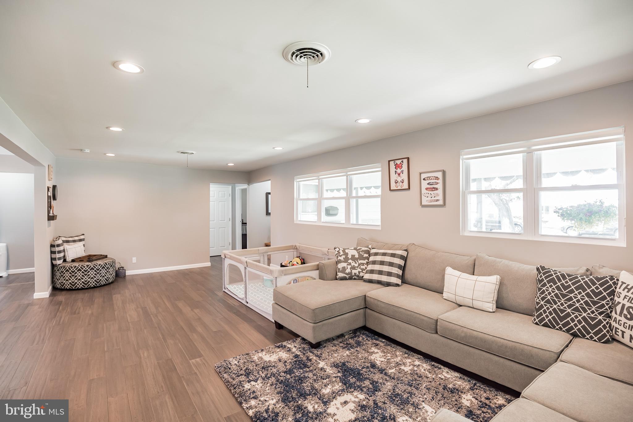 322 Juniper Drive Cherry Hill, NJ 08003 - Photo 11 of 41 Living Room