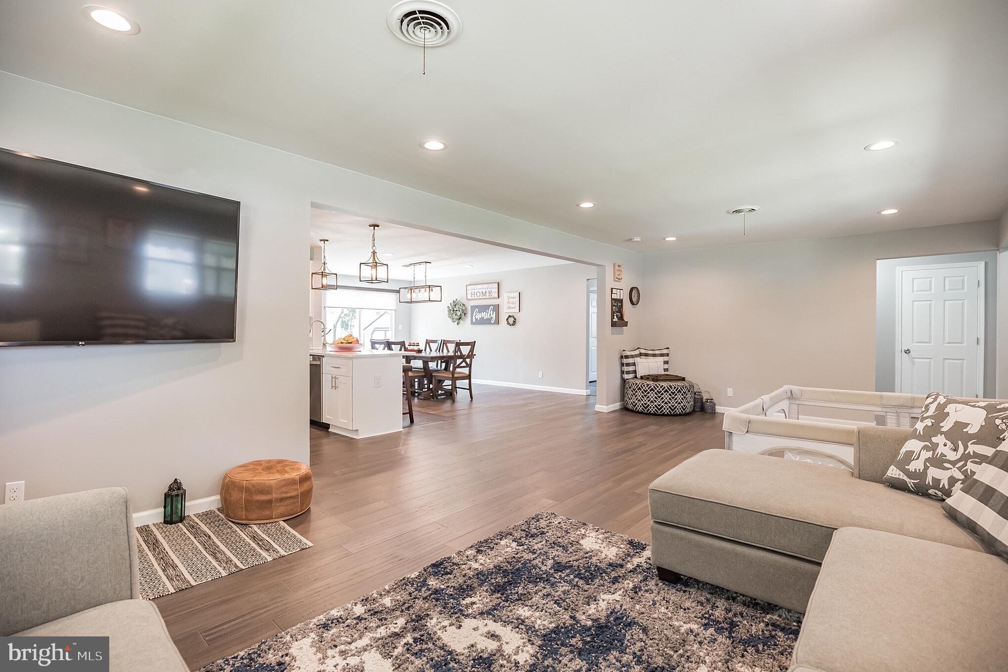 322 Juniper Drive Cherry Hill, NJ 08003 - Photo 12 of 41 Living Room