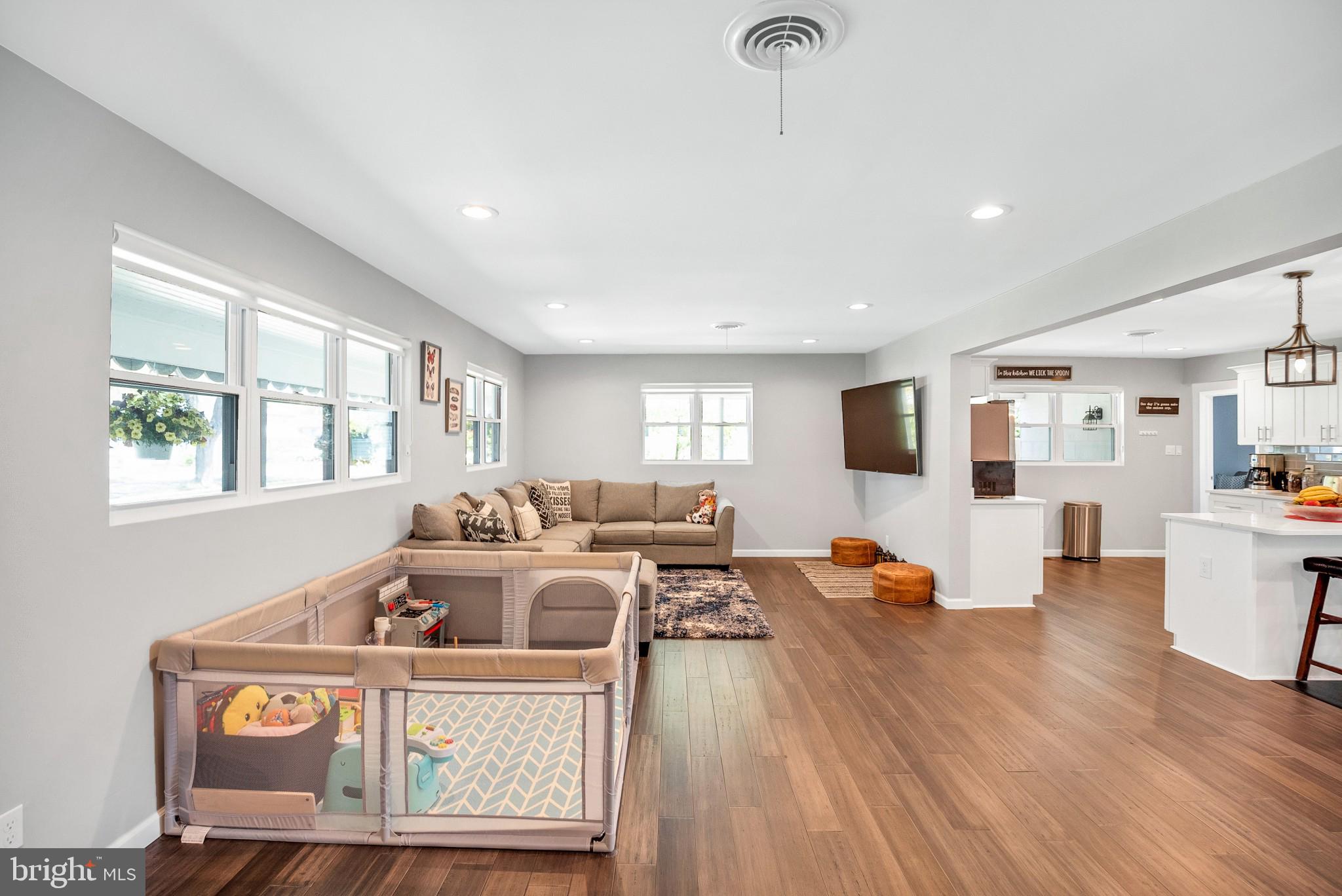 322 Juniper Drive Cherry Hill, NJ 08003 - Photo 9 of 41 Living Room