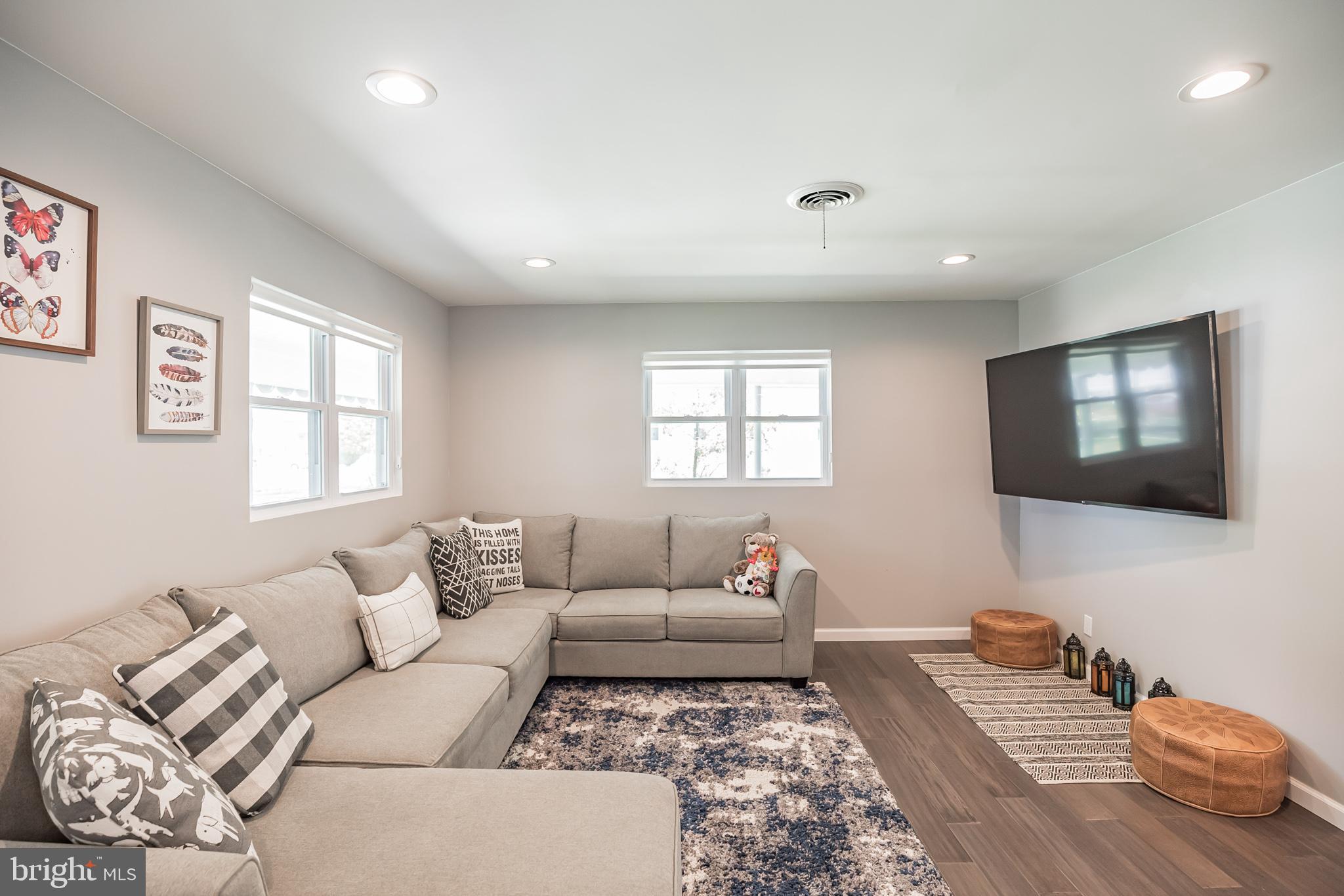 322 Juniper Drive Cherry Hill, NJ 08003 - Photo 10 of 41 Living Room