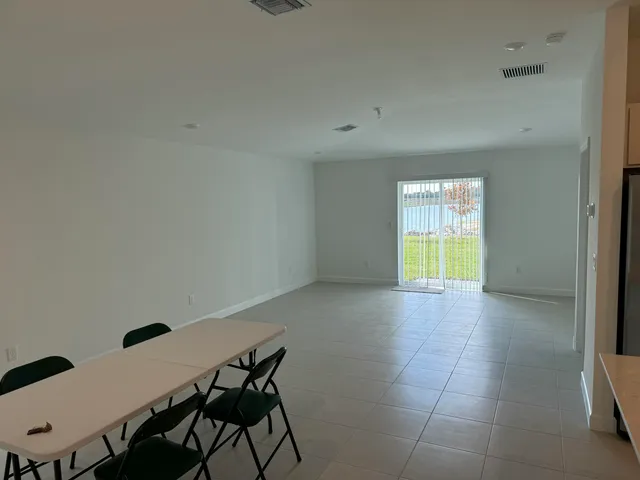 $2,500 | 10468 Northwest Suncrest Loop Port, Port St. Lucie, FL 34987