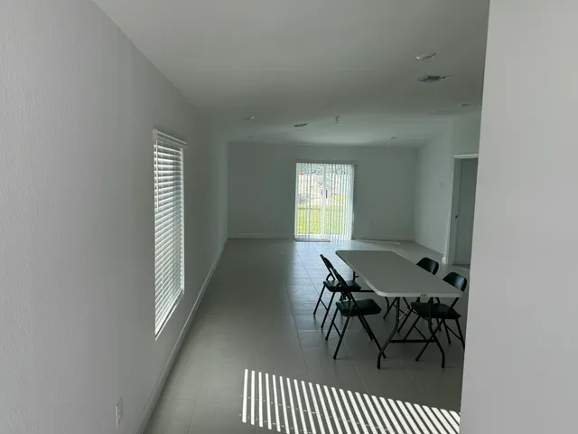 $2,500 | 10468 Northwest Suncrest Loop Port, Port St. Lucie, FL 34987