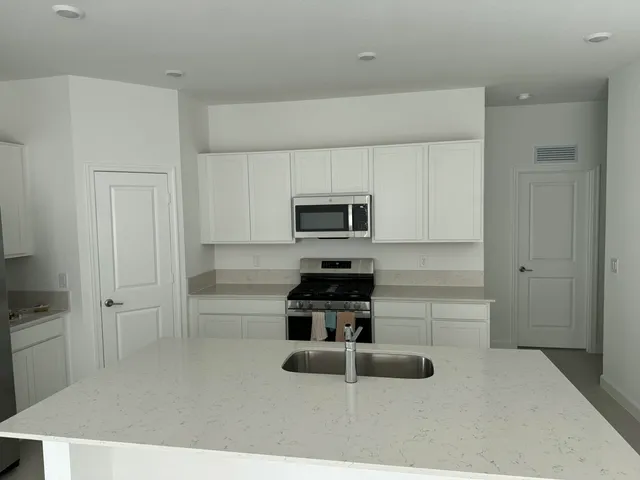 $2,500 | 10468 Northwest Suncrest Loop Port, Port St. Lucie, FL 34987