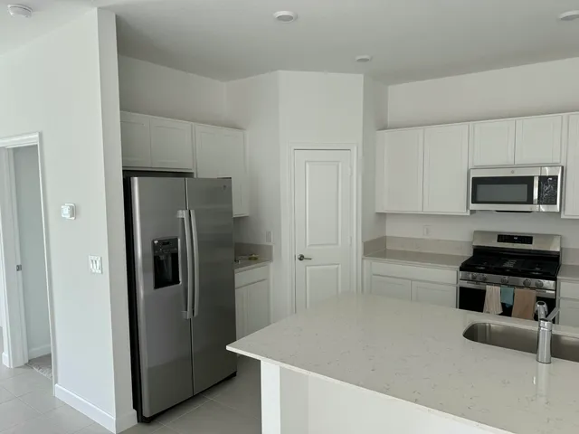 $2,500 | 10468 Northwest Suncrest Loop Port, Port St. Lucie, FL 34987