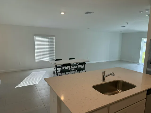 $2,500 | 10468 Northwest Suncrest Loop Port, Port St. Lucie, FL 34987