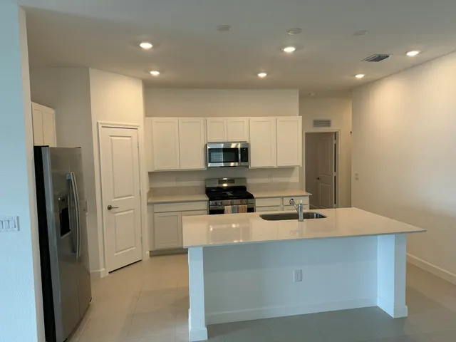 $2,500 | 10468 Northwest Suncrest Loop Port, Port St. Lucie, FL 34987