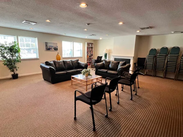 $1,975 | 804 White Cedar Boulevard, Portsmouth, NH 03801