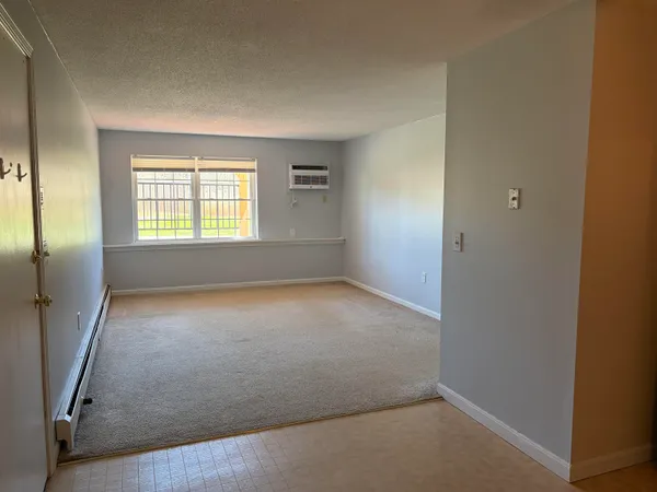 $1,975 | 804 White Cedar Boulevard, Portsmouth, NH 03801