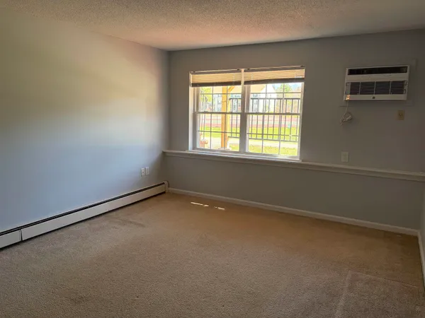 $1,975 | 804 White Cedar Boulevard, Portsmouth, NH 03801