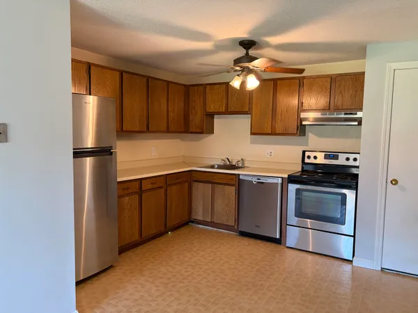 $1,975 | 804 White Cedar Boulevard, Portsmouth, NH 03801