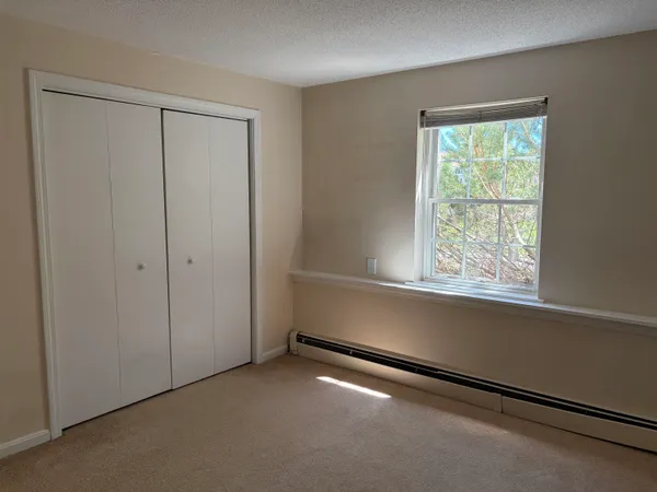 $1,975 | 804 White Cedar Boulevard, Portsmouth, NH 03801