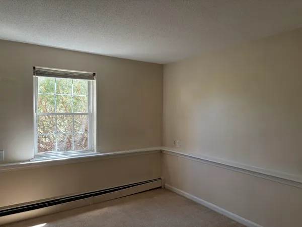 $1,975 | 804 White Cedar Boulevard, Portsmouth, NH 03801