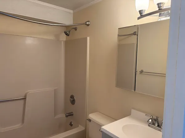 $1,975 | 804 White Cedar Boulevard, Portsmouth, NH 03801