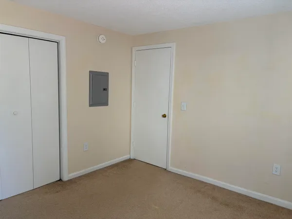 $1,975 | 804 White Cedar Boulevard, Portsmouth, NH 03801