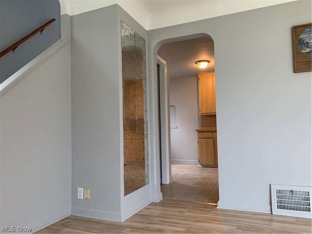 21105 Hansen Road Maple Heights, OH 44137 - Photo 6 of 24 Gallery Image 6