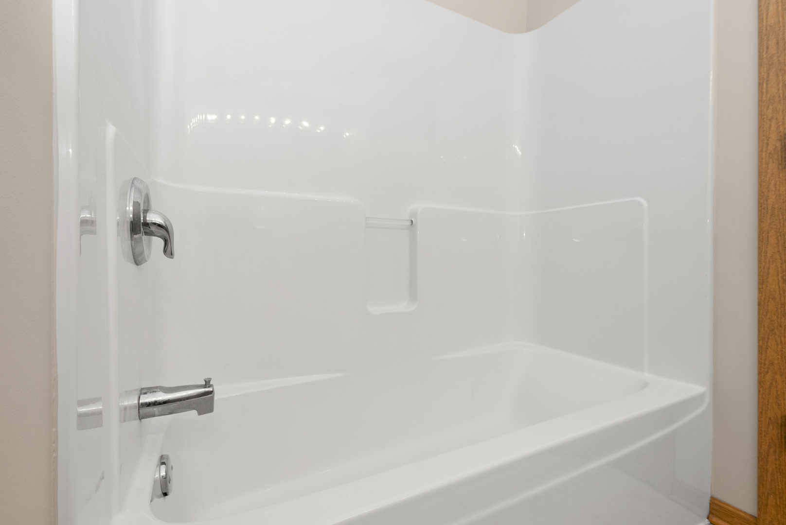 20301 South Pine Hill Road, Unit 1D Frankfort, IL 60423 - Photo 15 of 21 a close view of a bathtub in bathroom