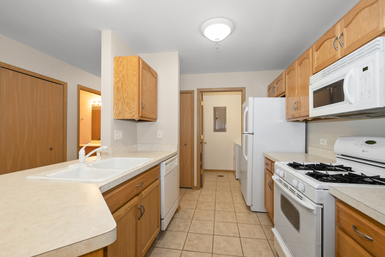 20301 South Pine Hill Road, Unit 1D Frankfort, IL 60423 - Photo 4 of 21 a kitchen with a sink stove and cabinets