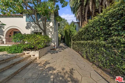 $3,350,000 | 1836 Outpost Drive, Los Angeles, CA 90068