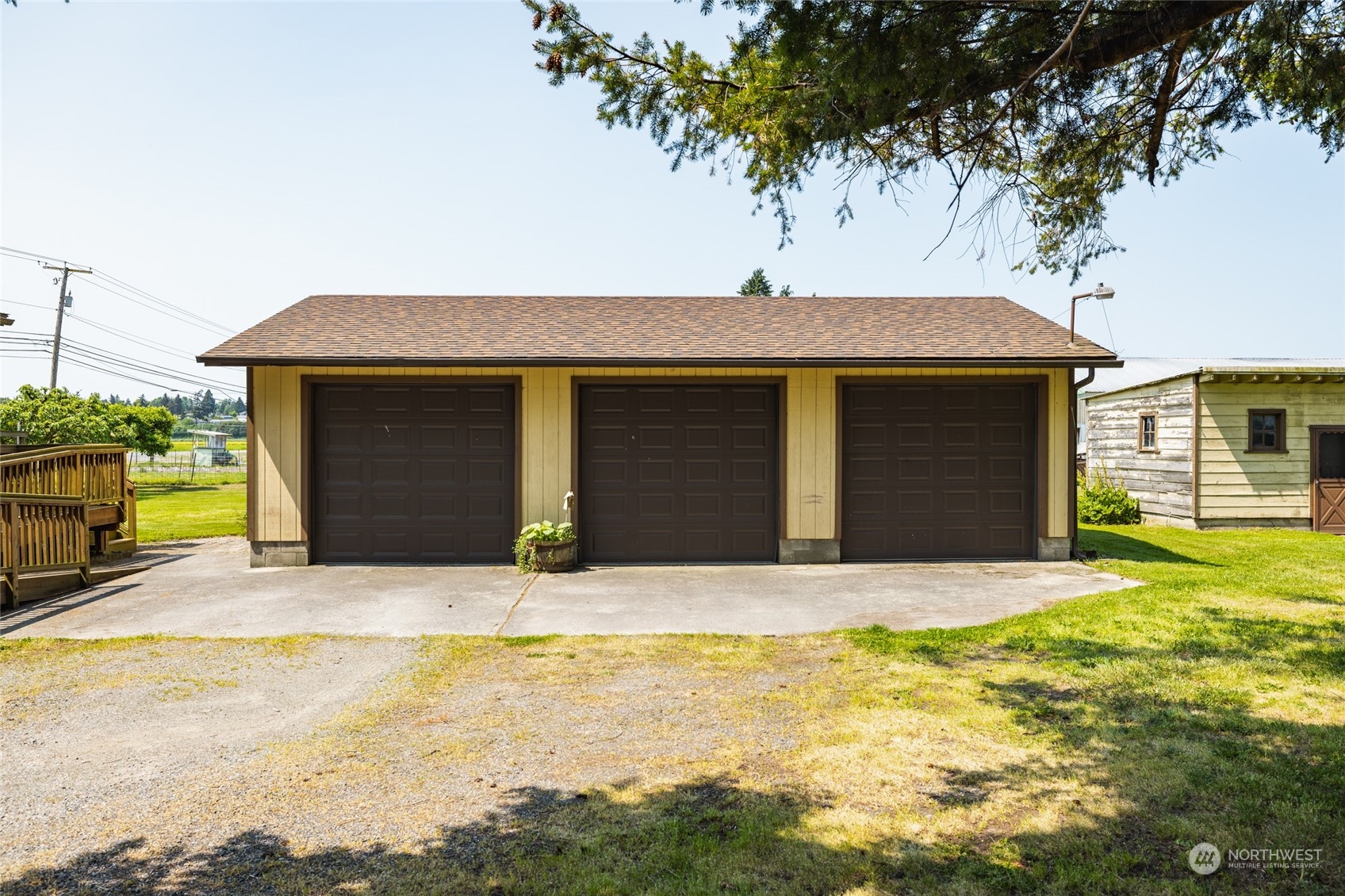 17601 Peterson Road Burlington, WA 98233 - Photo 24 of 36 a house with swimming pool in front of it