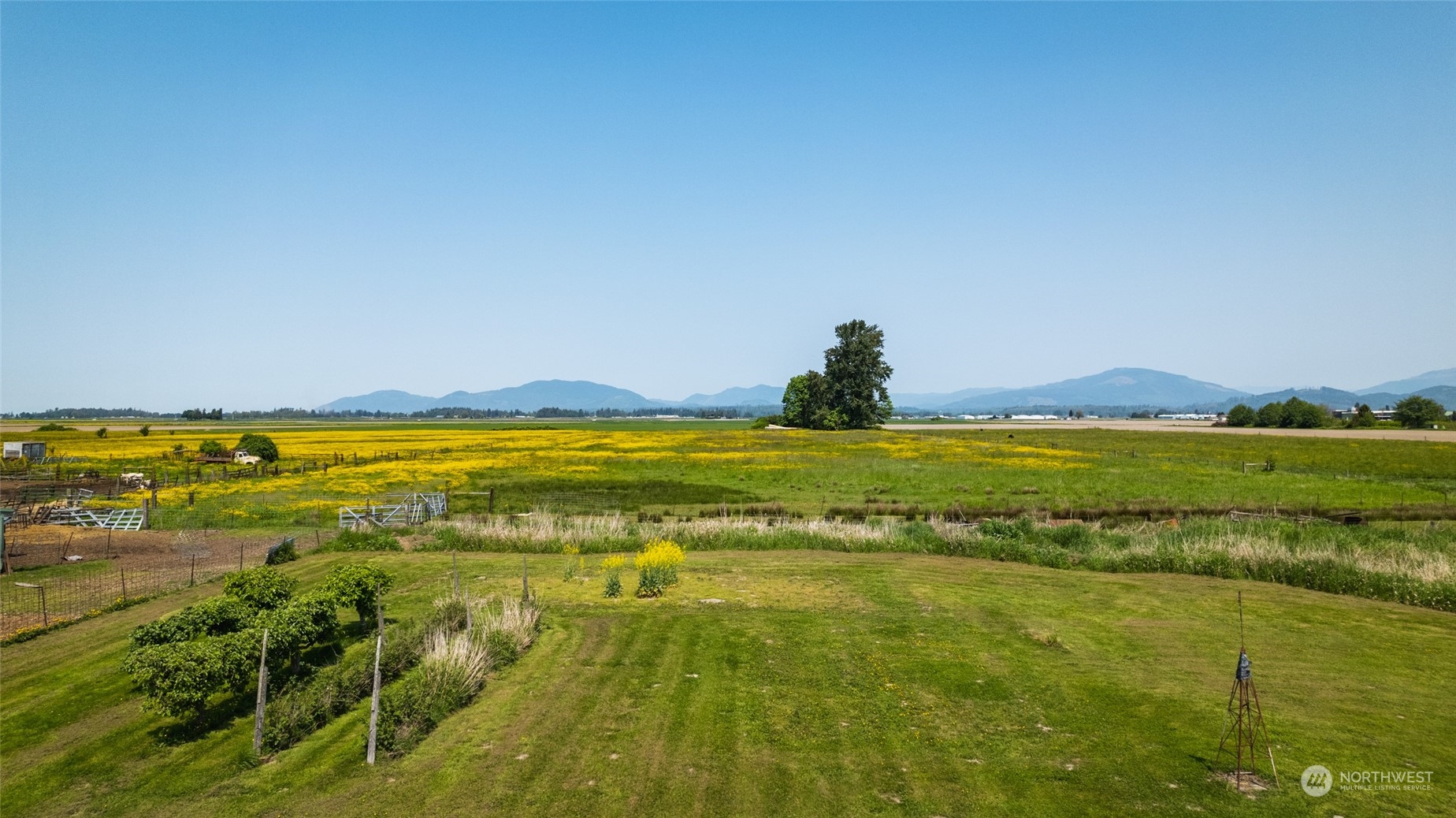17601 Peterson Road Burlington, WA 98233 - Photo 36 of 36 a view of an ocean and beach