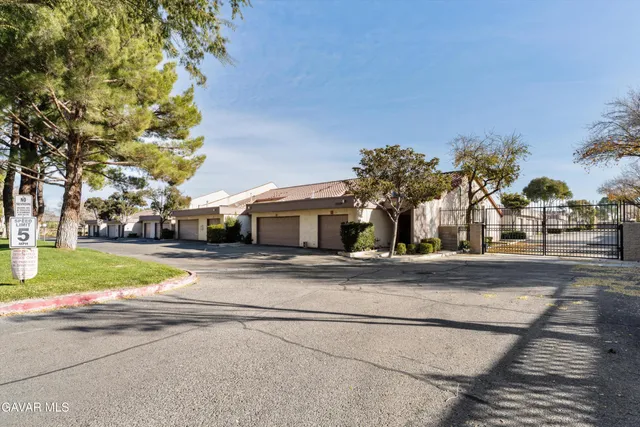 $334,900 | 43334 32nd Street West, Unit 34, Lancaster, CA 93536