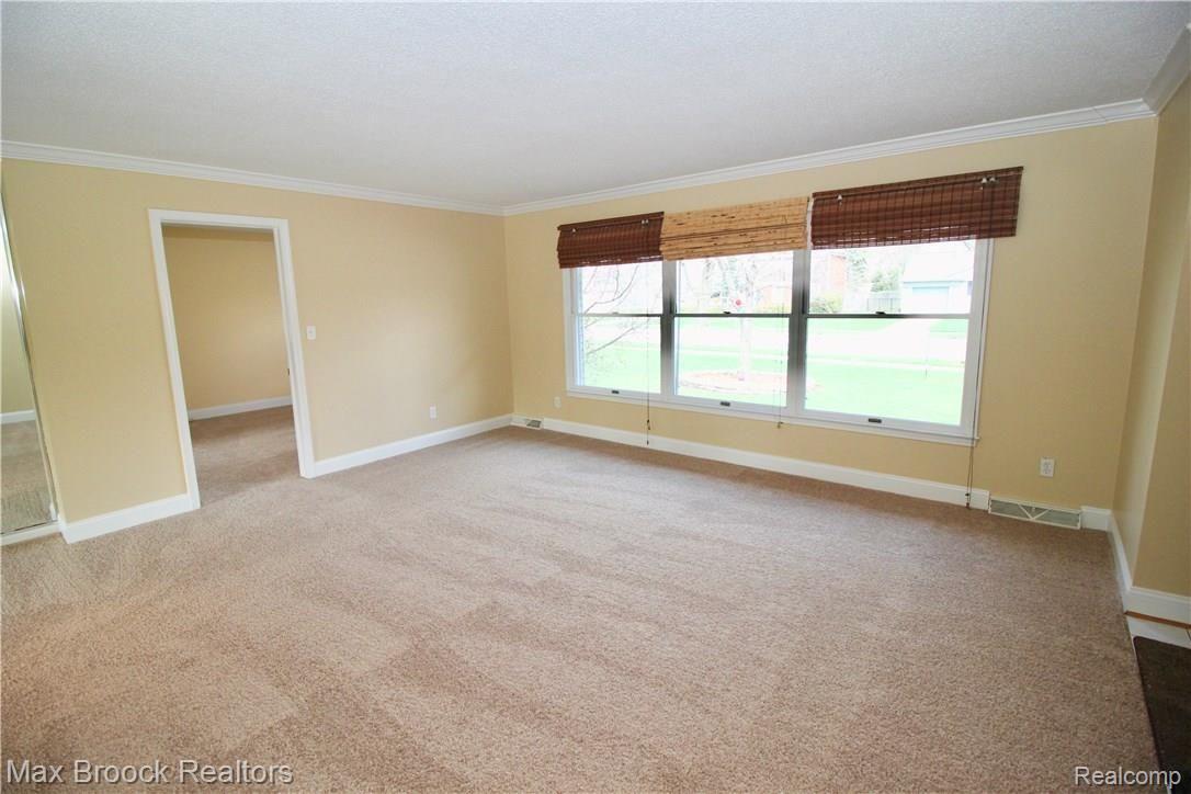 2810 Yorkshire Road Birmingham, MI 48009 - Photo 15 of 21 fullsizeoutput_1579.jpeg