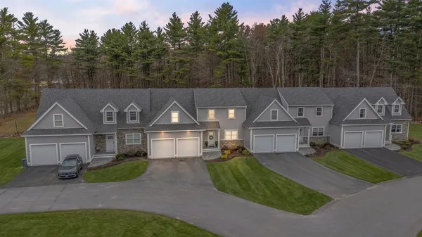 $699,900 | 59 Kibrel Court, Sandown, NH 03873