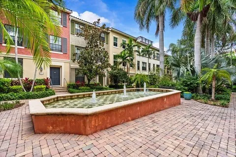 $369,000 | 580 South Sapodilla Avenue, Unit 304, West Palm Beach, FL 33401