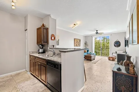 $369,000 | 580 South Sapodilla Avenue, Unit 304, West Palm Beach, FL 33401