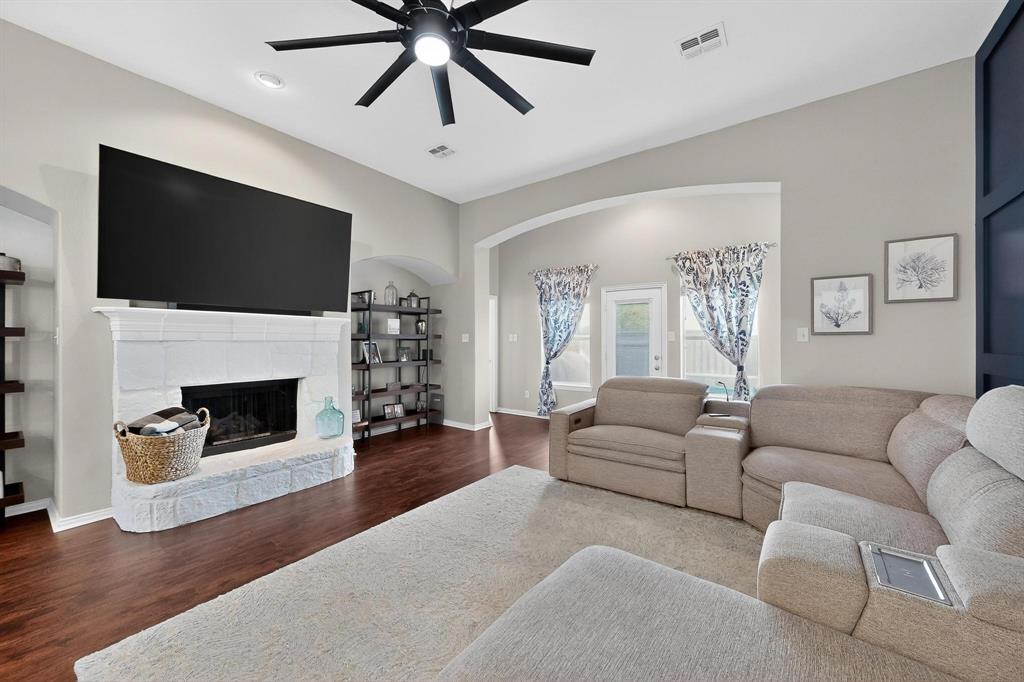 210 Anns Way Forney, TX 75126 - Photo 4 of 31