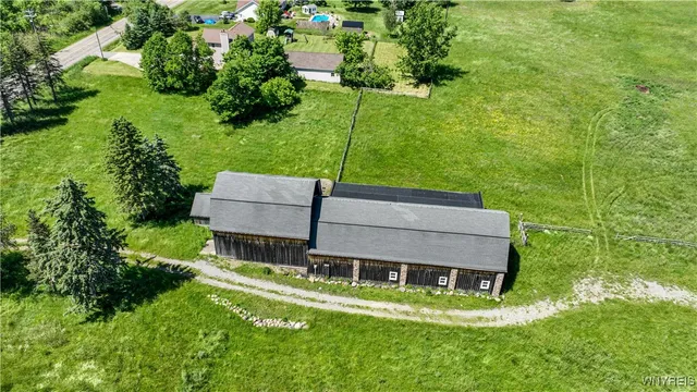 $899,900 | 976 Davis Road, East Aurora, NY 14052