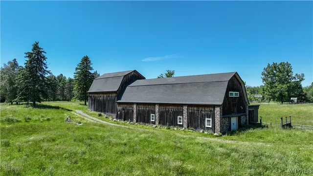 $899,900 | 976 Davis Road, East Aurora, NY 14052