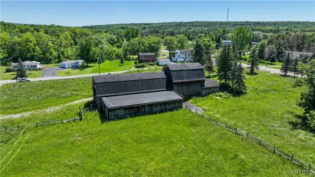 $899,900 | 976 Davis Road, East Aurora, NY 14052