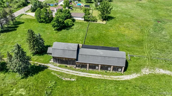 $899,900 | 976 Davis Road, East Aurora, NY 14052