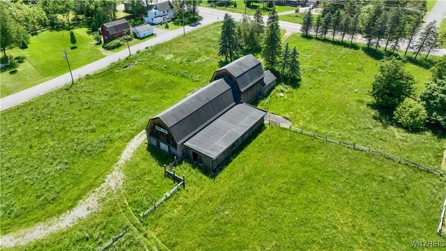 $899,900 | 976 Davis Road, East Aurora, NY 14052