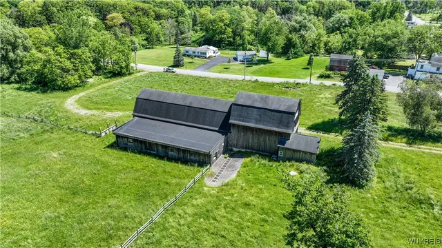 $899,900 | 976 Davis Road, East Aurora, NY 14052