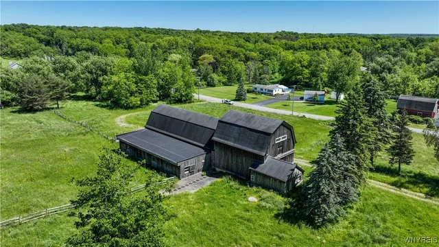 $899,900 | 976 Davis Road, East Aurora, NY 14052