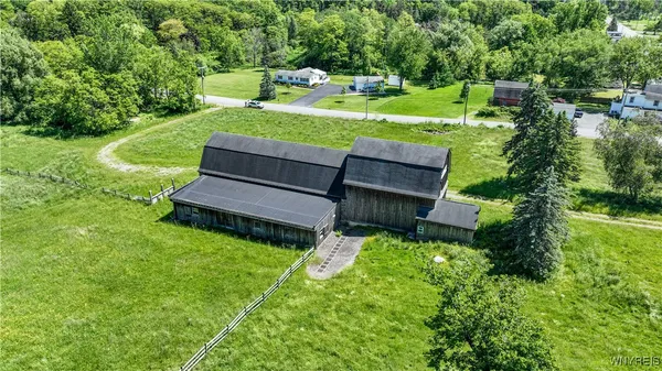 $899,900 | 976 Davis Road, East Aurora, NY 14052