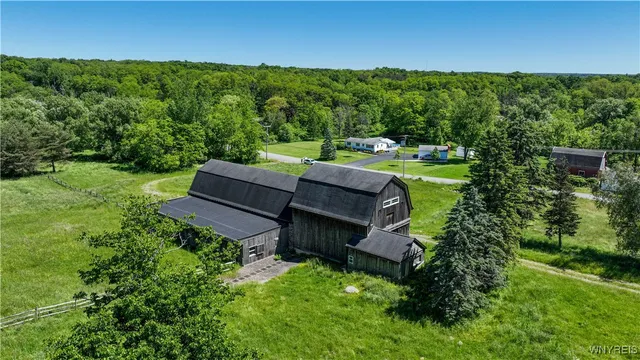 $899,900 | 976 Davis Road, East Aurora, NY 14052