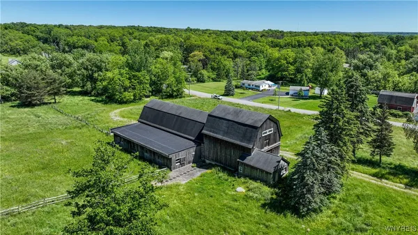 $899,900 | 976 Davis Road, East Aurora, NY 14052
