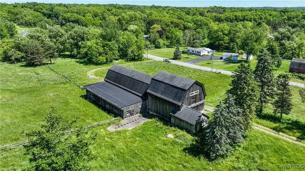 $899,900 | 976 Davis Road, East Aurora, NY 14052