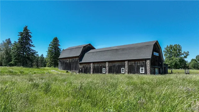 $899,900 | 976 Davis Road, East Aurora, NY 14052