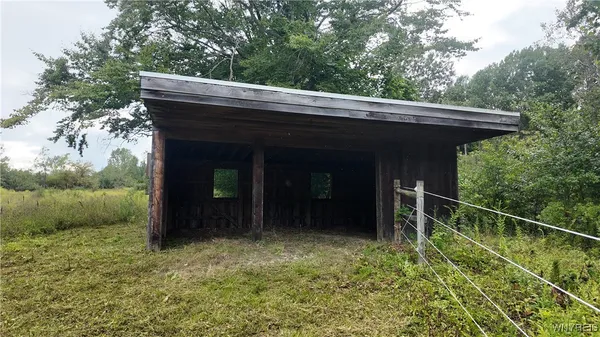 $899,900 | 976 Davis Road, East Aurora, NY 14052