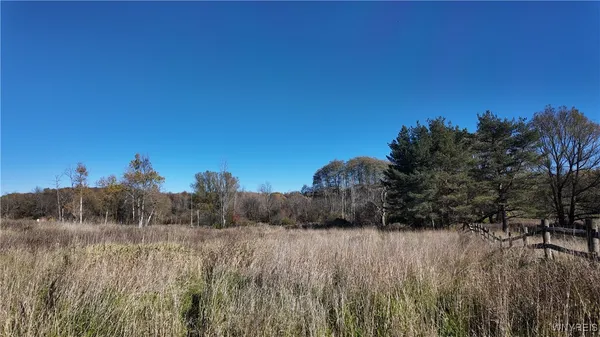 $899,900 | 976 Davis Road, East Aurora, NY 14052